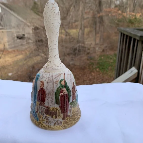 Fenton “Birth of a savior” limited edition bell - Picture 2 of 7